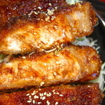 ソースカツ丼 断面 アップ 2cm位あります