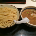 大勝軒 麺屋こうじ - 2016/5/7 ランチで利用。
つけ麺(780円 ＋ 税)。かなり濃厚(￣▽￣) ペロリといけちゃう笑 行こうと思えば、大盛りもペロリと笑