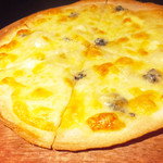 バール ブリオ - クアトロフォルマッジョ～４種のチーズピッツァ