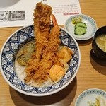 天ぷら新宿つな八 - 江戸盛り天丼（1800円＋税）