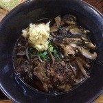 Ikemenya - 肉そば。生姜と椎茸入れ放題。