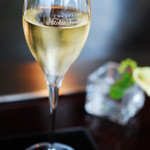 表参道うかい亭 - シャンパンはフリーフローで