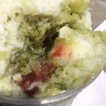 Monsarrat Ave Shave Ice  - あずき出てきた