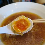 ジャンプラーメン - 醤油麺730円の味玉
            (味玉トッピング+100円)