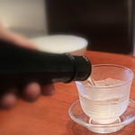 手打ち蕎麦 やの志ん - スッキリとした吞み口の「秋鹿 超辛口純米吟醸」