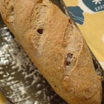 ラ・ブーランジュリー - 天然酵母のクルミといちじくのパン