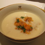 アピシウス - 温製芋セロリと貝類のヴルーテ 