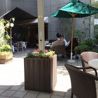 アン カフェ - 燦々と日が降り注ぐテラス席 ここはB2なのです