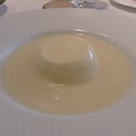 レストラン アラジン - 前菜　ホワイトアスパラのブラマンジェと新玉葱の冷たいスープ