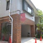 オルグイユ - この旗のある建物が目印