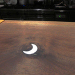 モーネ - カウンターに象られた月()のシルエット