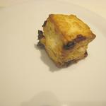 オルグイユ - プティ・フール（レーズン入りスコーン）