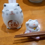 Famiri Izakaya Bikutori - 猫の箸置き