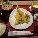 Sakanaya Asajirou - 「天ぷら膳（1000円）：
      天ぷら・茶碗蒸し・ご飯・お味噌汁・小鉢・香の物のセット。