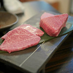 SATOブリアン - 九州黒毛和牛の極上のヒレ（左）とシャトーブリアン（右）