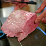 SATOブリアン - 九州黒毛和牛のヒレ・シャトーブリアンの肉塊のお披露目