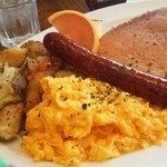 バビーズ - 卵料理とお肉料理は選べるよう。私はスクランブルとソーセージに。