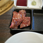 SATOブリアン - タン元は、スパイスか、辛子醤油で召し上がってくだい