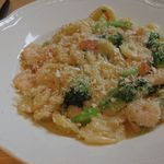 ショートパスタと海老、ブロッコリーのアリオリーニ