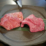 SATOブリアン - 切り分けられたいちぼ（右）とランプ肉（左）