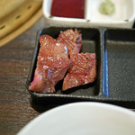 SATOブリアン - タン元は、スパイスか、辛子醤油で召し上がってくだい