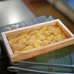 唐津はこの時期から９月くらいまで雲丹がいいですね。冬は北海道で、今の時期はここです