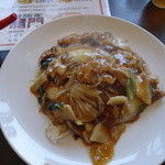 麺飯家龍門 - 五目あんかけやきそば。麺はまあまあ、隠し味は黒酢だろうか、悪くはありません。