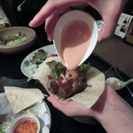 モンカジ - チキンケバブのトルティーヤ巻き（880円）