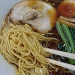 友愛亭 - 細麺でコシがありますがこちらも伸びやすいのでスピーディーに頂きましょう