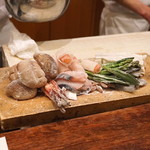 麻布 幸村 - 天ぷら　１０種類　このこ、酒粕漬けのさより と 蕨、鰆、アスパラガス、土筆、はじかみ、穴子、行者にんにく、生ハムとチーズ入りお餅、椎茸の肉詰め