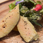 トラットリア フラテッリ ガッルーラ - ガッルーラのスペシャリテ「フォアグラのスモーク」とマンゴー　はちみつのソース