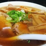 そば松 - この美しい琥珀のようなスープ！