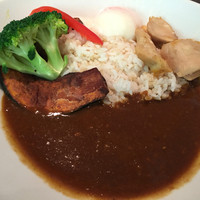 GARB Tokyo - カレーランチ(たしか1500円)サラダとプチケーキ付き。
