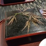 レストラン団欒 - お弁当は蓋をされて提供されます。