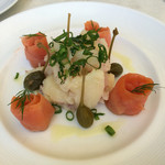 スモークサーモンとウィーン風ポテトサラダ