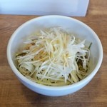 煮干しそば 虎空 - ネギがたっぷりの「チャーシュー豚丼 (300円)」