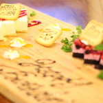 NEO DINING. - 記念日デザートプレートのお写真です。