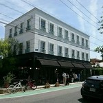 ピエールプレシュウズ - オシャレな外観 並んでますね～