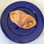 ピッコ ベーカリー - ハムチーズ、200円です。