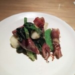 神保町 傳 - （2016/5　訪問）裏傳。姉さんからホタルイカの酢味噌和え。プチプチのトビコ、シャキシャキのウド、サクサクのエンドウとホタルイカの組み合わせが良いね♪僅かに香る辛子の風味が姉さんらしいかも＾＾