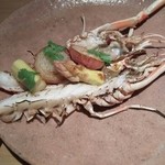 神保町 傳 - （2016/5　訪問）裏傳、寺田さん作、手長海老のグリル。レアな火入れ具合の潮風味が立つ海老に自家製コブミカンオイルとパクチーでオリエンタルな香り♫