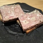 神保町 傳 - （2016/5　訪問）裏傳、寺田さん作、豚肉のテリーヌ。臭み無く豚肉の旨味だけをギュギュっと閉じ込めた濃厚な味わい。