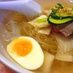 Korean Dining 元祖 平壌冷麺屋 ＮEO 六甲店 - 冷麺（小）のアップ