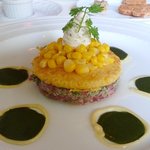 ラミ・デュ・ヴァン・エノ - 前菜2　とうもろこしのクレープと和牛肉のタルタル仕立て