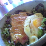 カフェ アワ･イサ - 豚テキ照りマヨ丼　タマゴのせ７００円