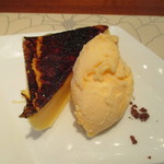 エノテカ・オルモ・デル・カウカソ - カタラーナ、バニラアイス