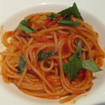 エノテカ・オルモ・デル・カウカソ - トマトとバジルのパスタ