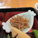 カフェ ハルキ - 小鉢の最後はキンピラごぼう、小鉢は全部ヘルシーな小鉢ですね。
