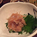 アキチ - 鮫の軟骨梅肉和え