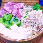 阿留酎 - 鶏の水炊き・博多風：、鶏がらを何時間も煮詰めて白濁した出汁で岡山の地鶏を炊きます。￥３０００予約コース料理